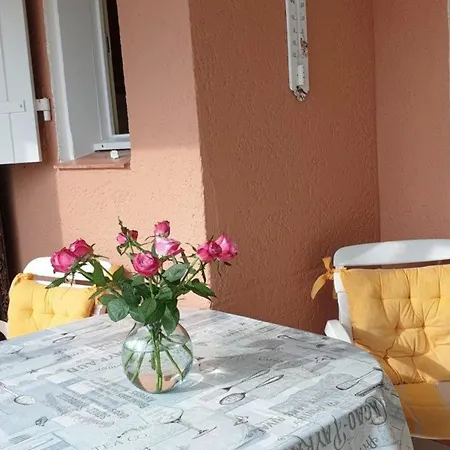 Beau Studio Cabine En Rez De Jardin Dans Avec Piscine Lägenhet *