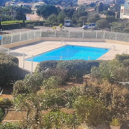 Beau Studio Cabine En Rez De Jardin Dans Avec Piscine *