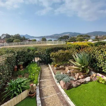 Apartment Beau Studio Cabine En Rez De Jardin Dans Avec Piscine Saint-Raphael (Var)