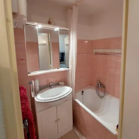 Beau Studio Cabine En Rez De Jardin Dans Avec Piscine Apartment Saint-Raphael (Var)